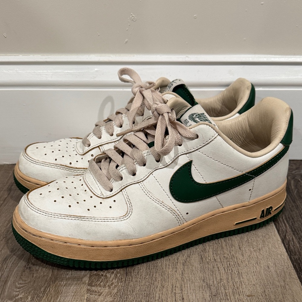 Nike Air Force 1 in Cream and Green